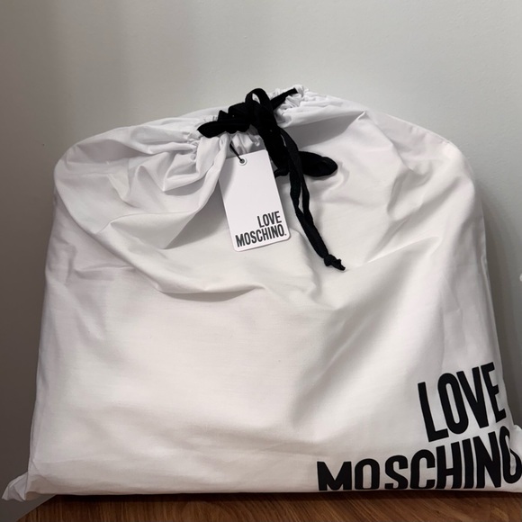 NWT Love Moschino Cream Quilted Borsa Tote & Gold Chain Handles(with dust bag) - Picture 3 of 16